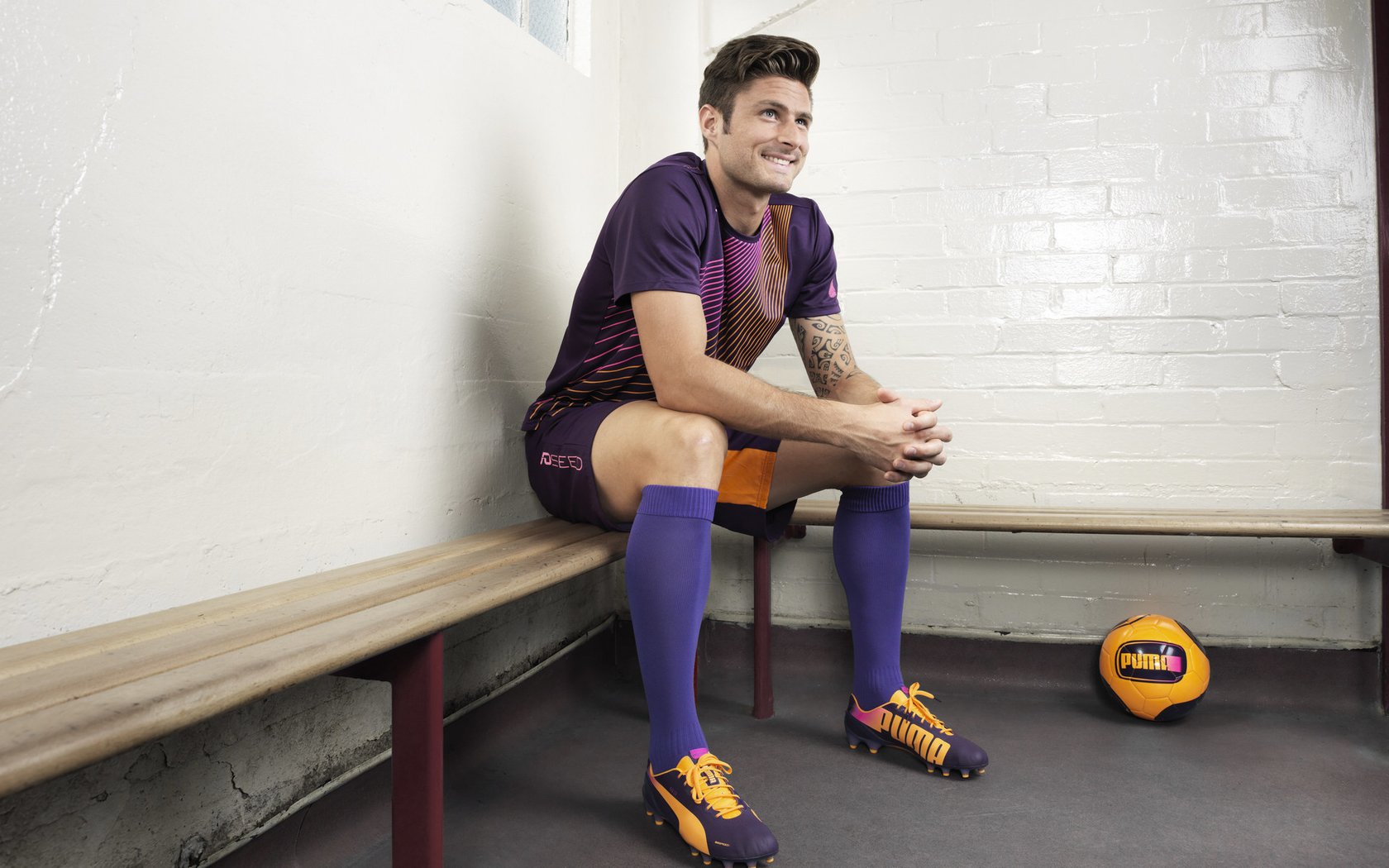 天才射手上演帽子戏法,助球队豪取三连胜